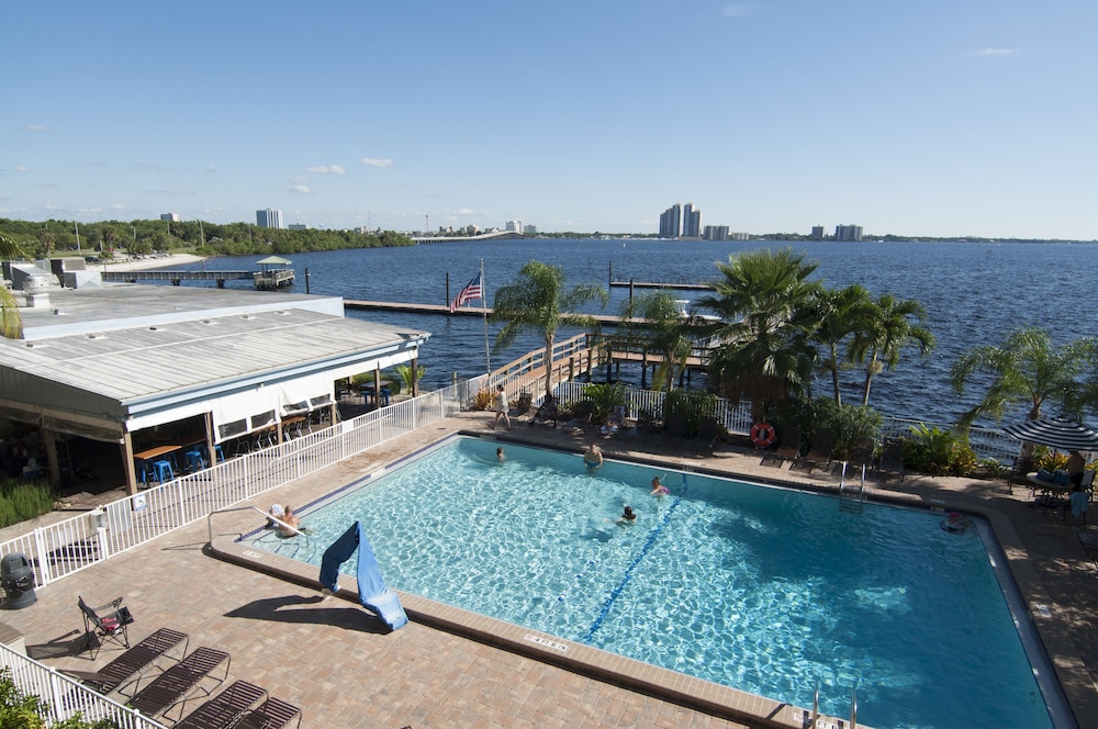 Best Western Fort Myers Waterfront 25/28