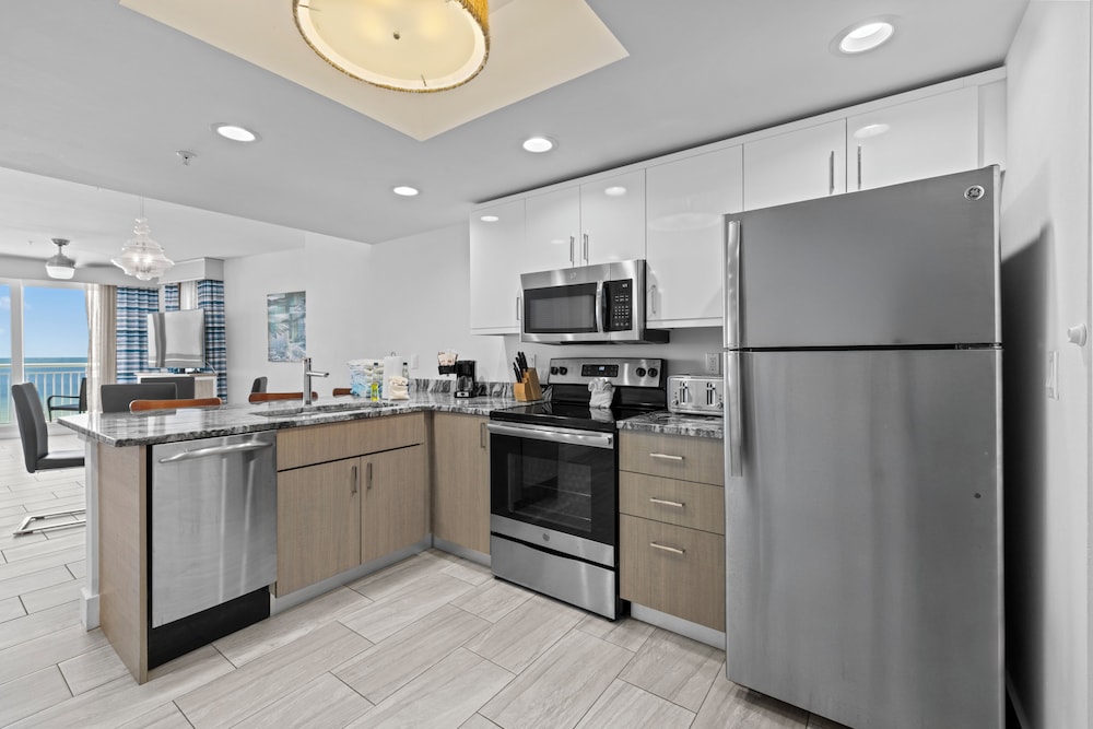 Provident Oceana Beachfront Suites 15/77