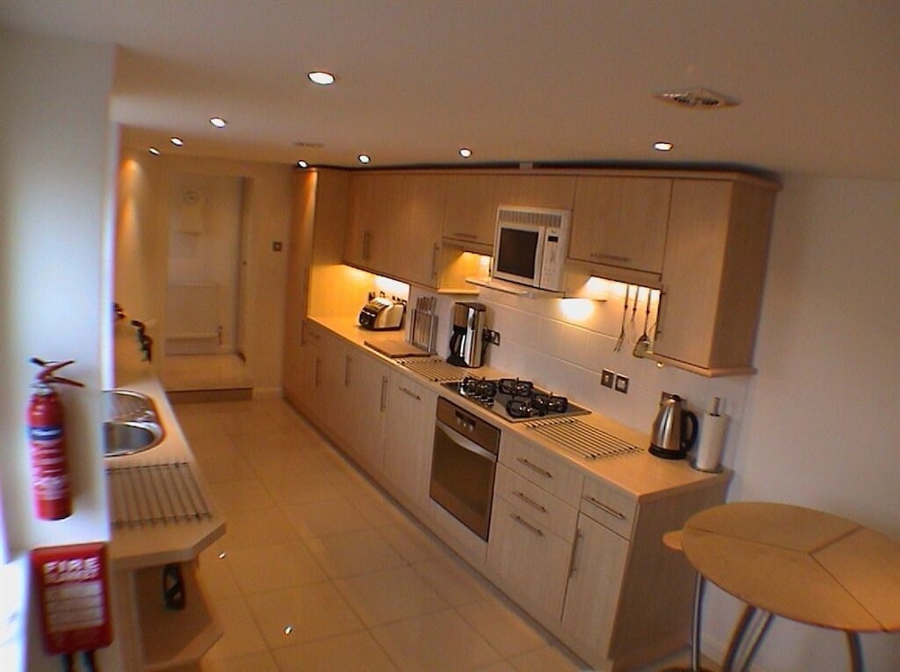 Earle House Serviced Apartments 7/50
