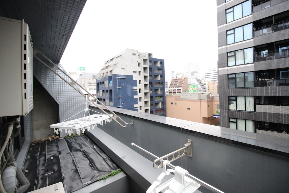 Atrium 44/50