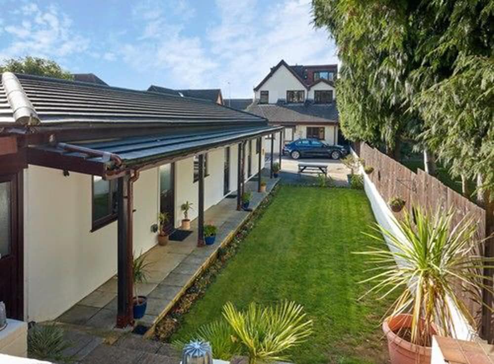Conifers Guest House 28/31
