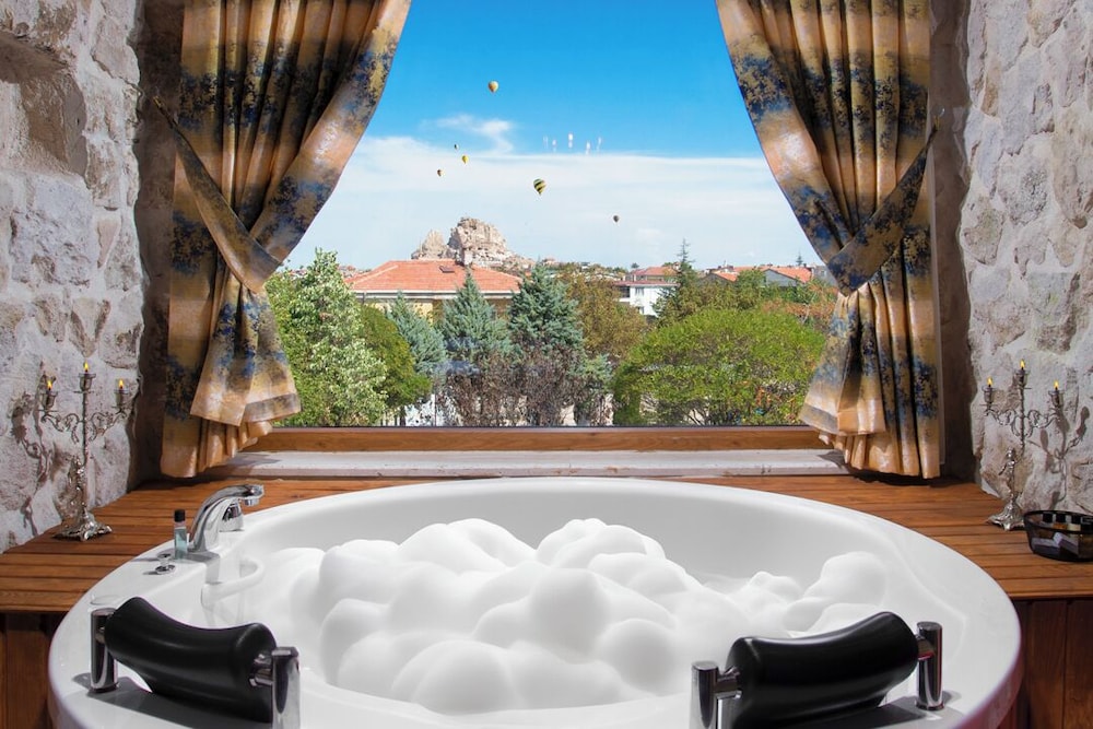 Cappadocia Fiesta Stone House 8/23