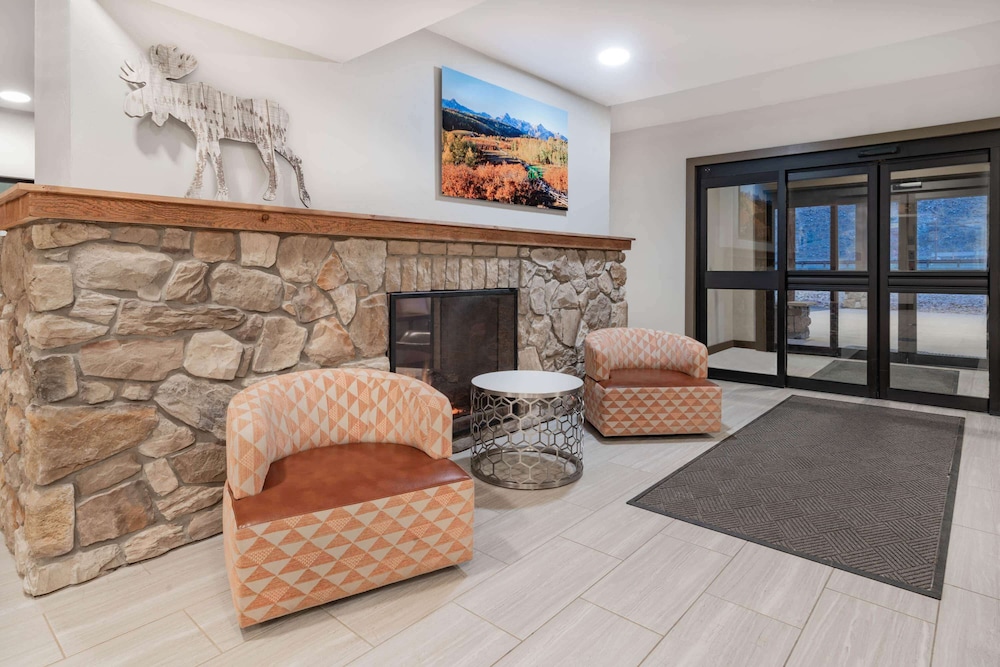 Microtel Inn and Suites by Wyndham Georgetown Lake 42/55