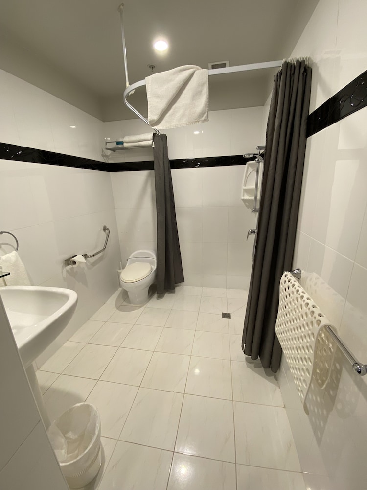 Trinity Hotel 49/50