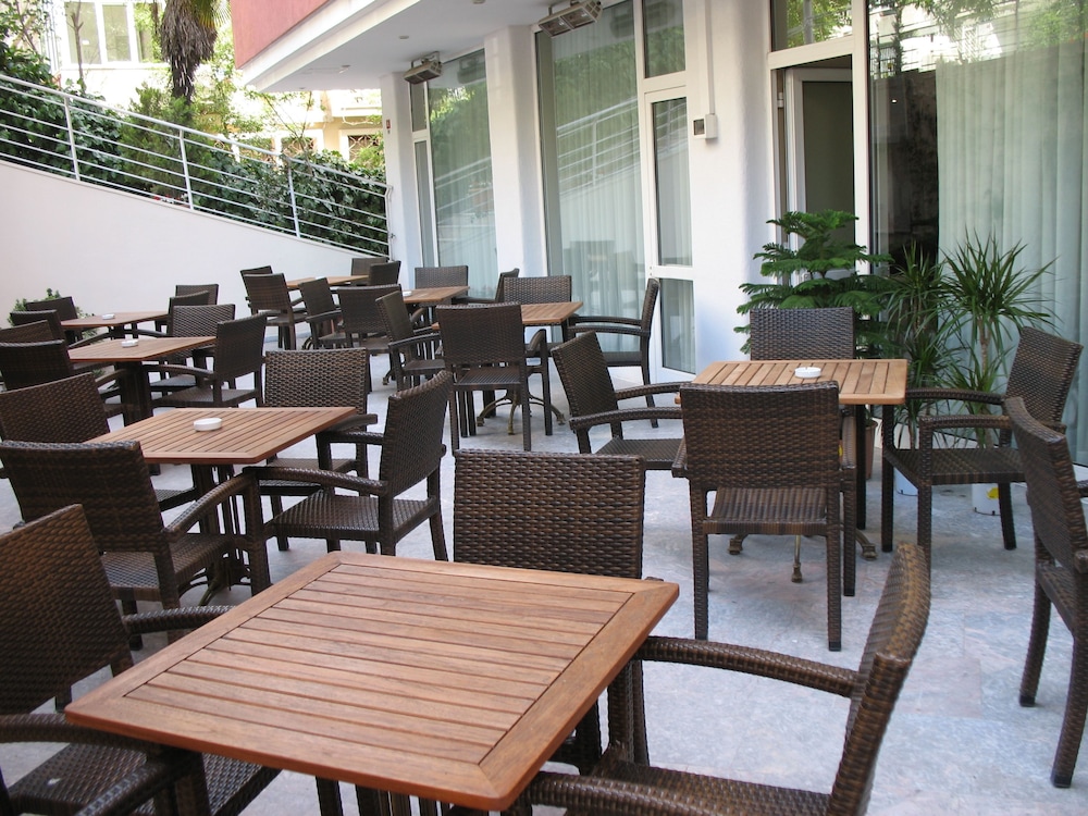 Febor Park Hotel 53/60