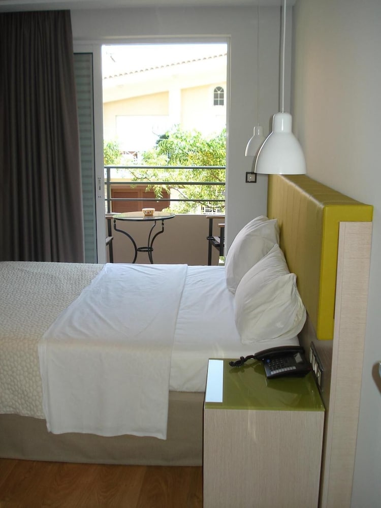 Elements Rooms & Apartments 14/23