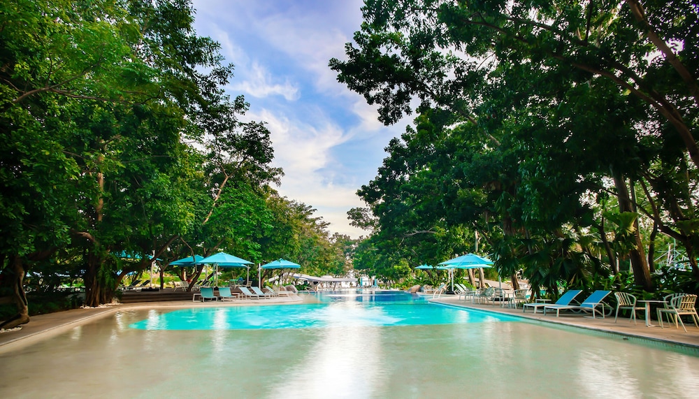 Tambuli Seaside Resort and Spa 25/35