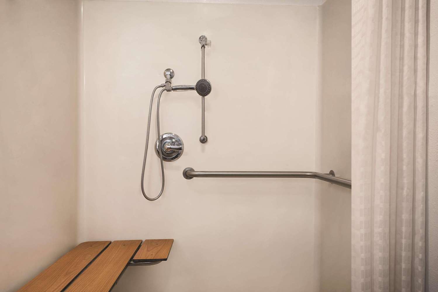 Country Inn & Suites By Radisson, Dubuque, IA 7/30