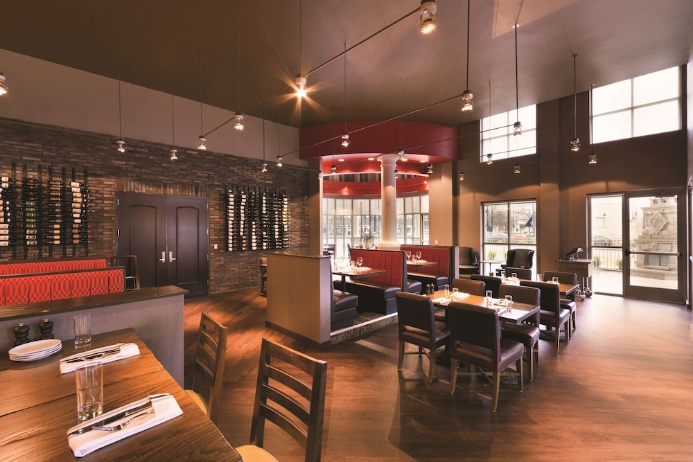 Embassy Suites by Hilton Tuscaloosa Alabama Downtown 65/79