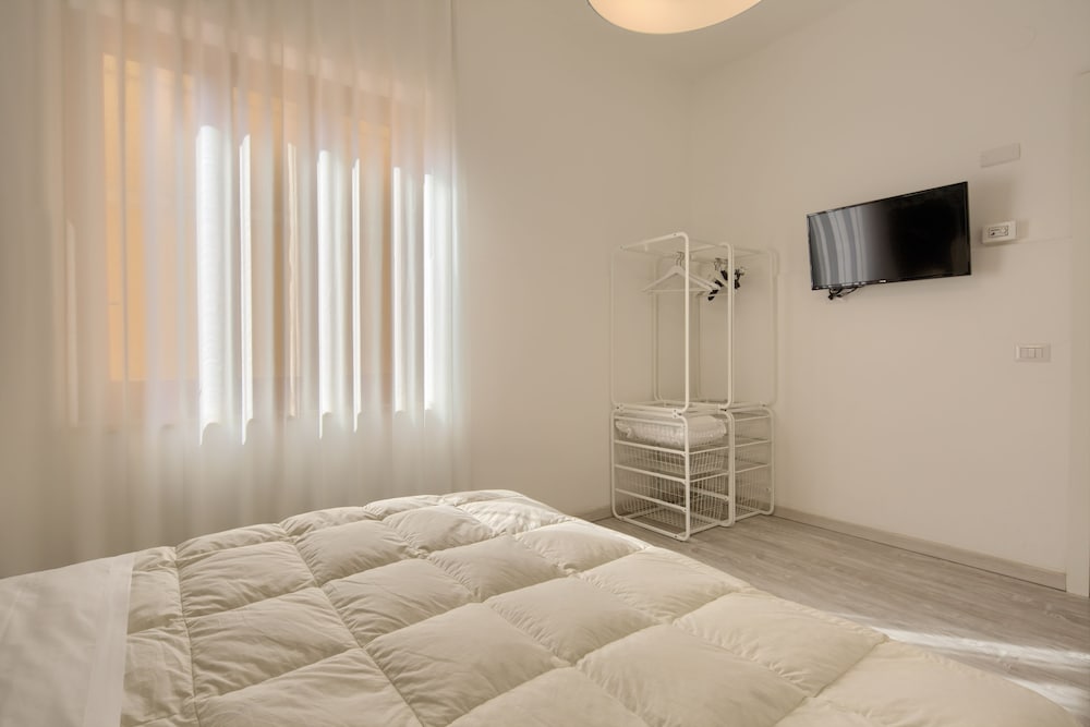 Flower Suites Sorrento 17/39