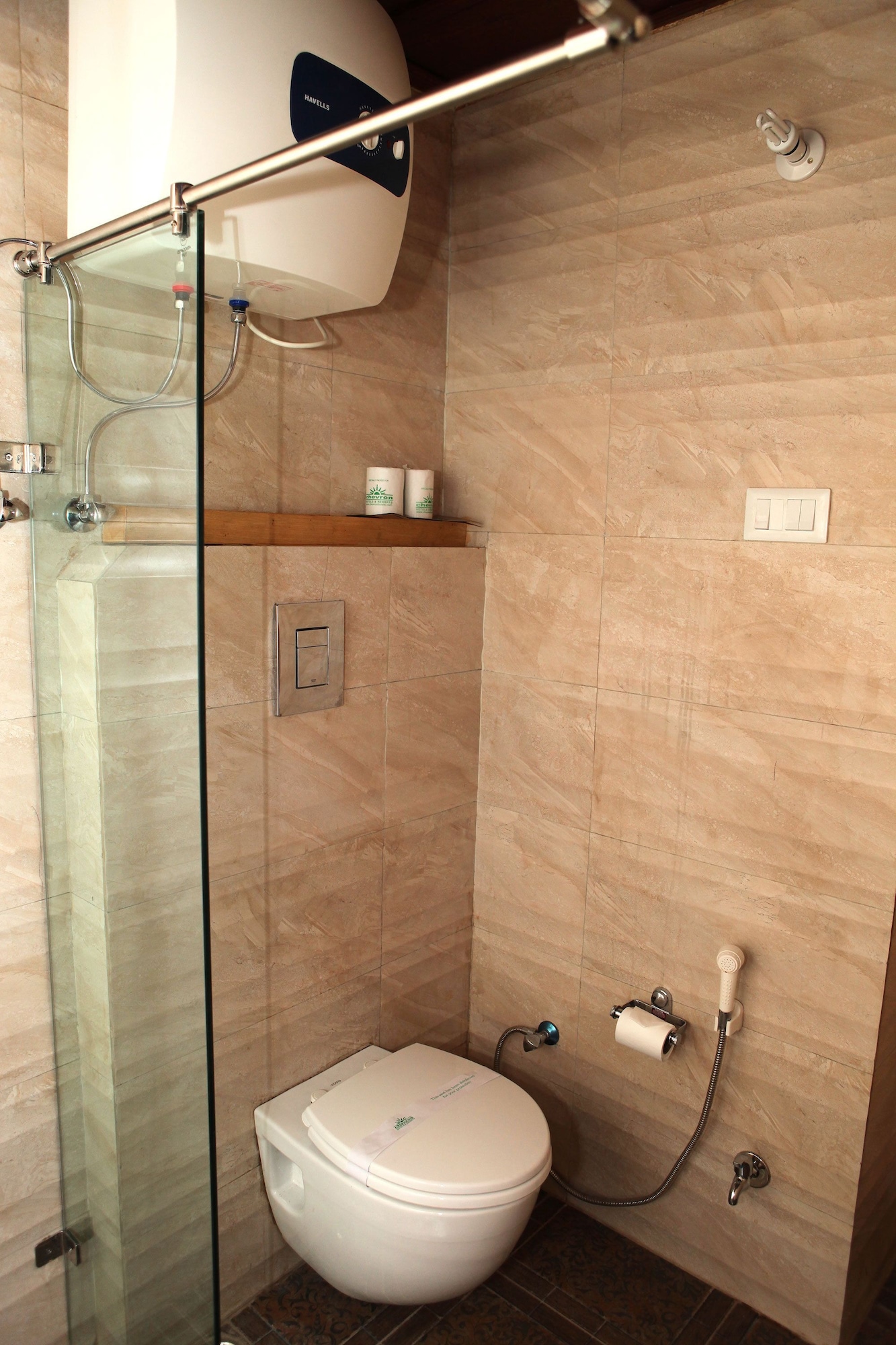 ROOM, DOUBLE BED