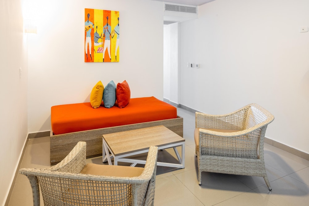 Decameron Maryland 28/50
