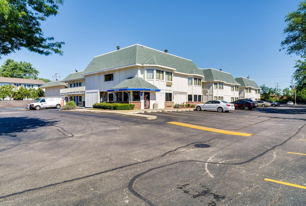 Motel6 Schiller Park, IL - Chicago O'Hare 40/48