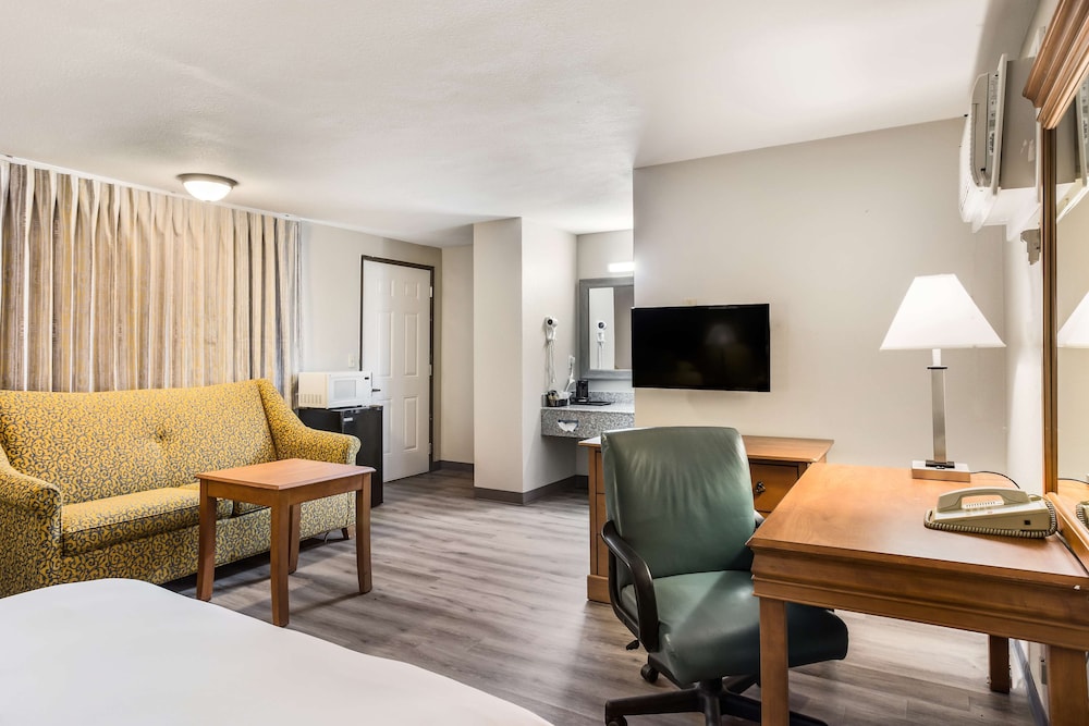 Americas Best Value Inn Lebanon MO 30/38