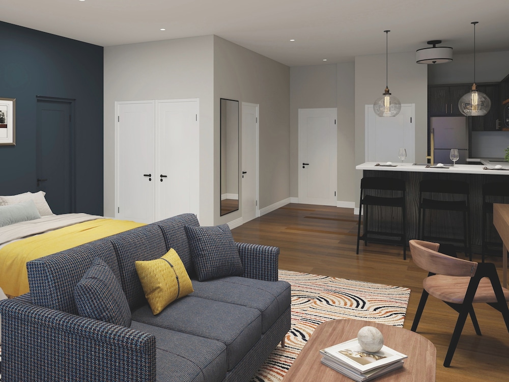 The Courier Hotel 32/50