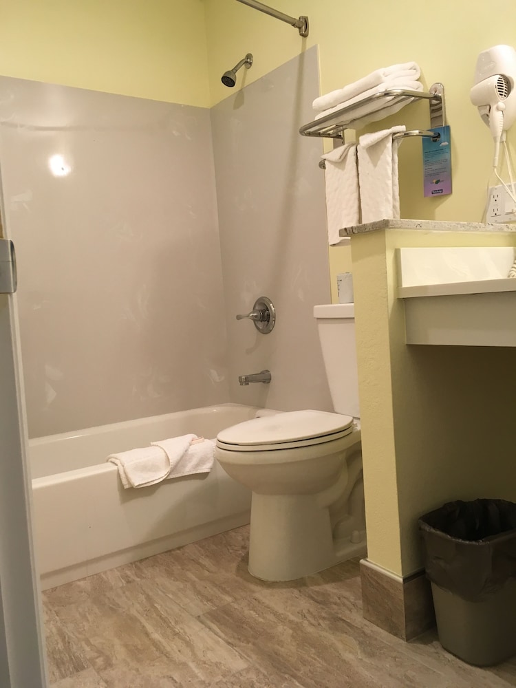 Travelodge By Wyndham Fairfield/Napa Valley 6/35
