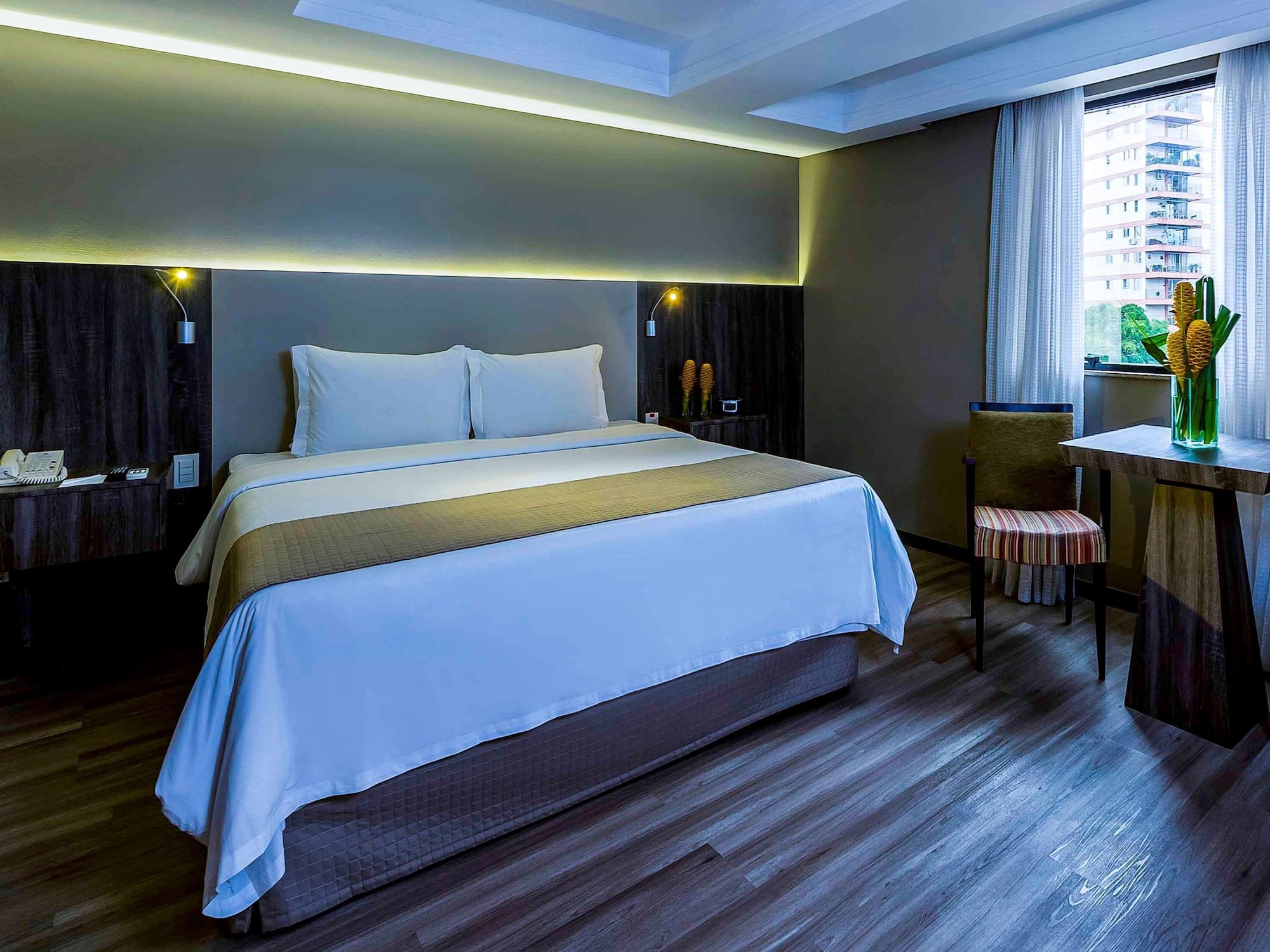 JUNIOR SUITE, KING BED