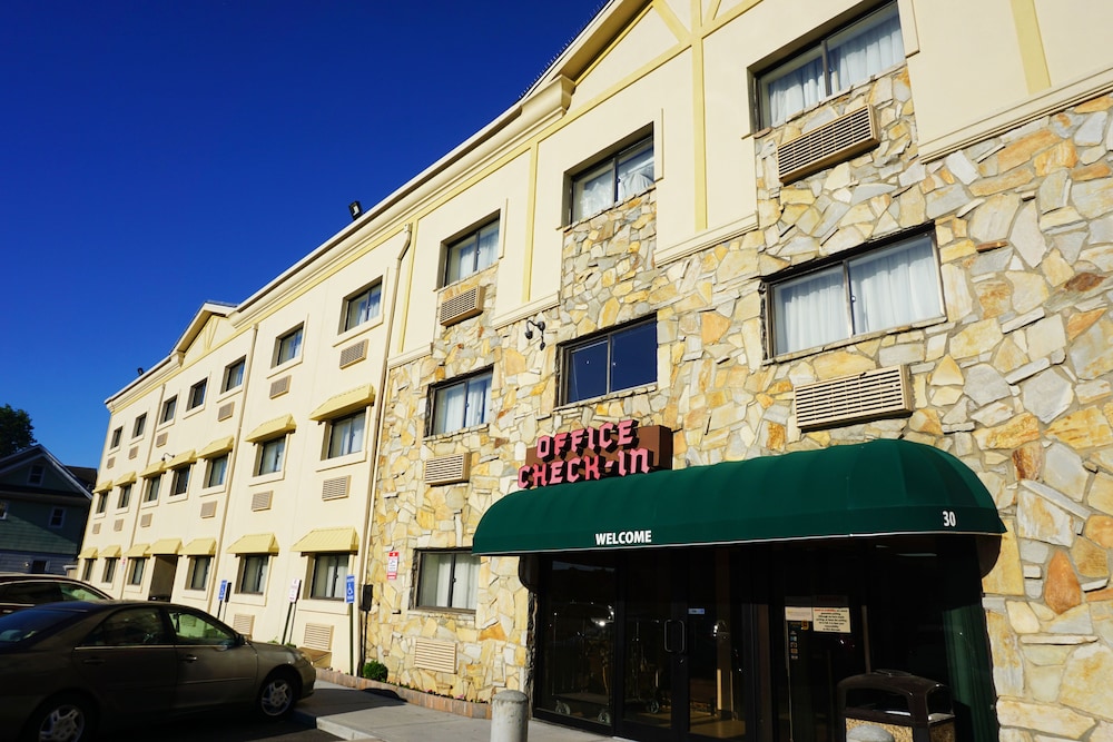 The Floral Park Motor Lodge 1/56