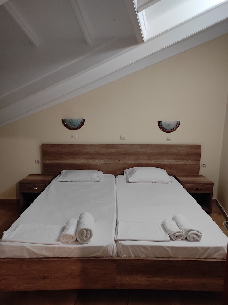 2 BEDROOMS, SUPERIOR, APARTMENT, PARTIAL SEA VIEW