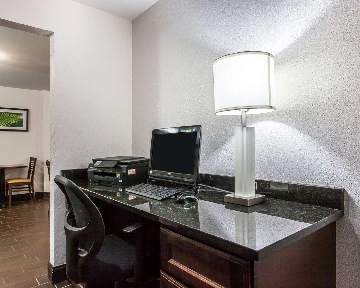 Inn & Suites Near I-90 And Ashtabula 12/14