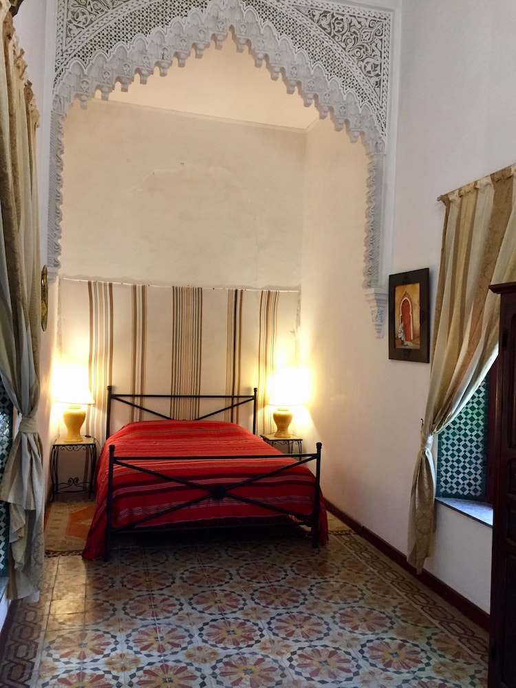 RIAD A LA BELLE ETOILE 16/83