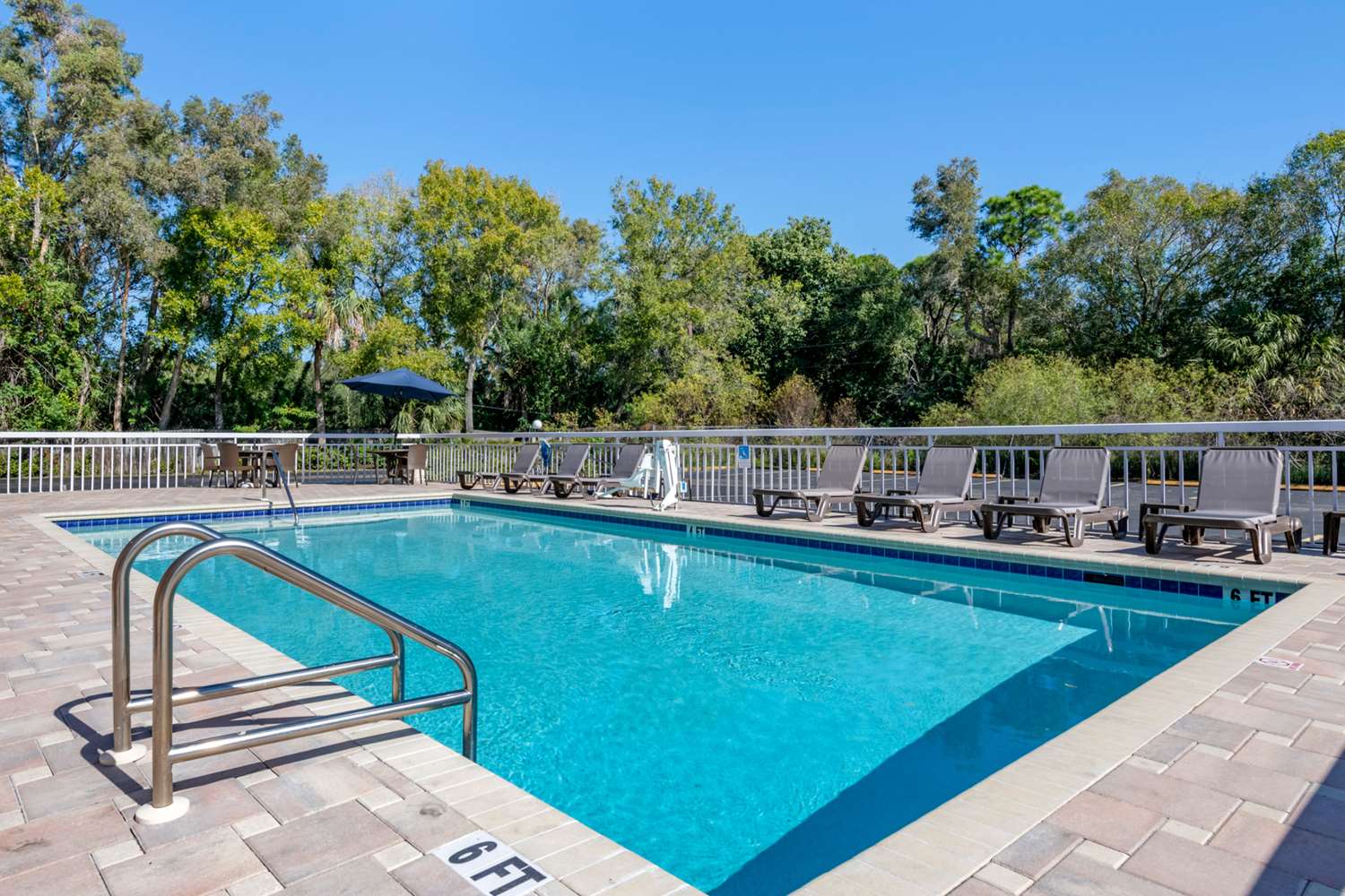Quality Inn Sarasota North Near Lido Key Beach 20/30