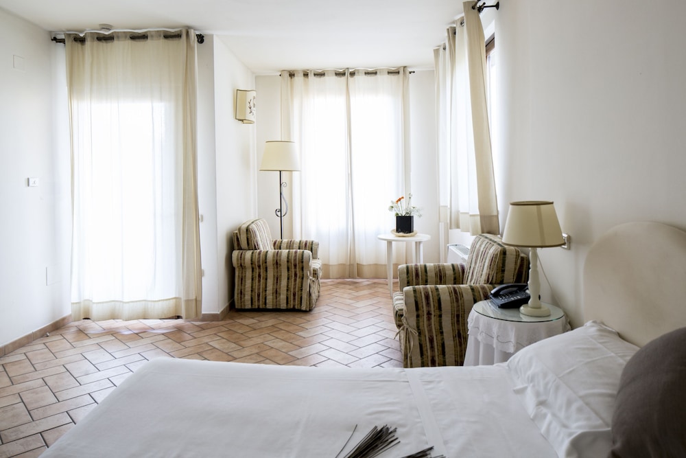 Castello Di Montegridolfo Spa Resort 20/89