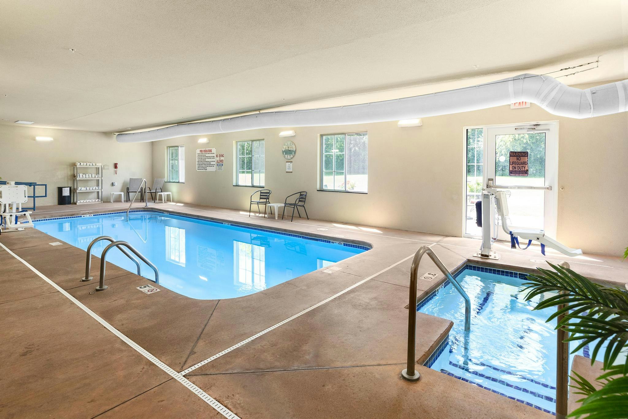 Cobblestone Hotel Knoxville 27/56