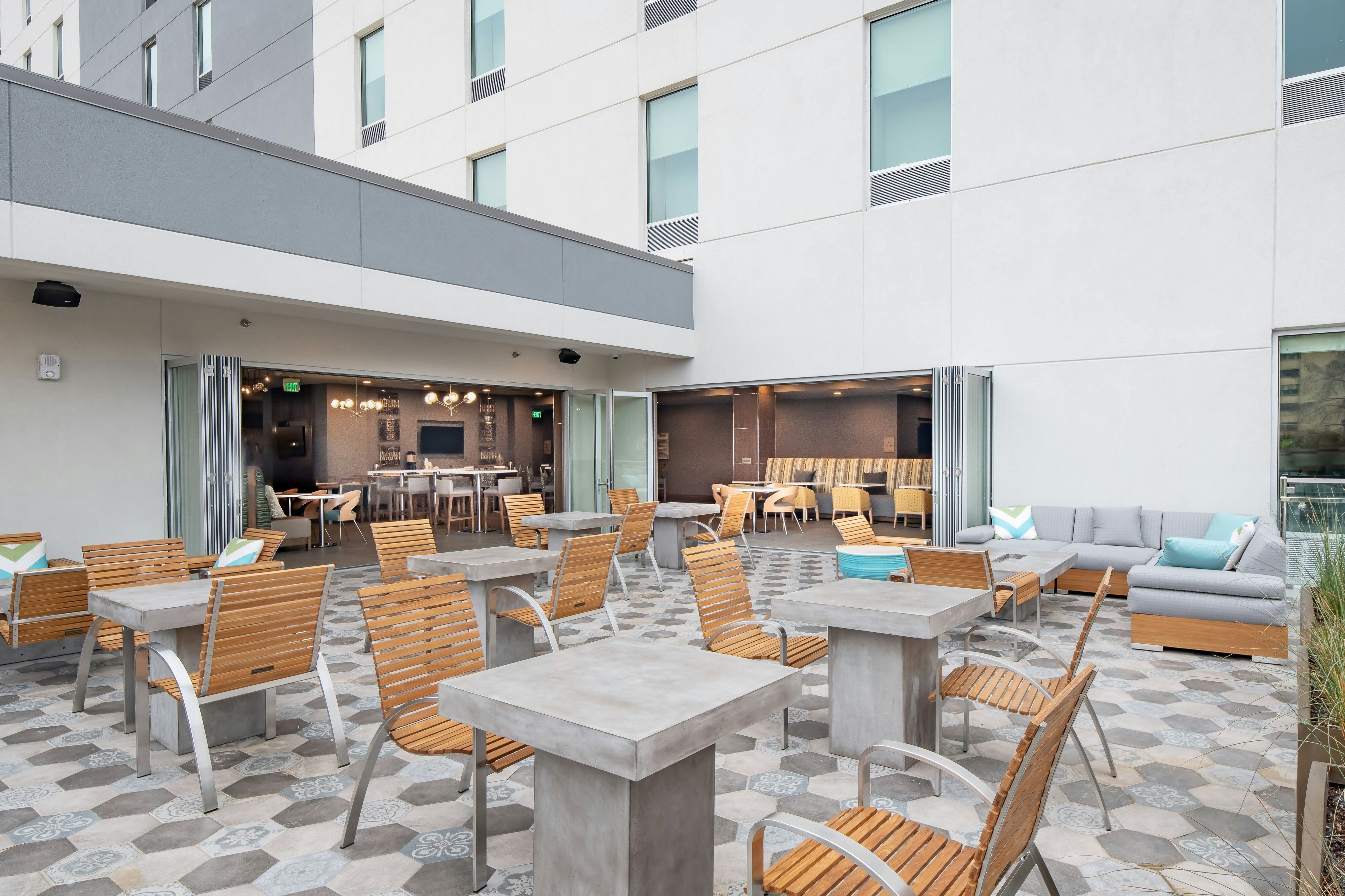 Element Dallas Downtown East 45/76