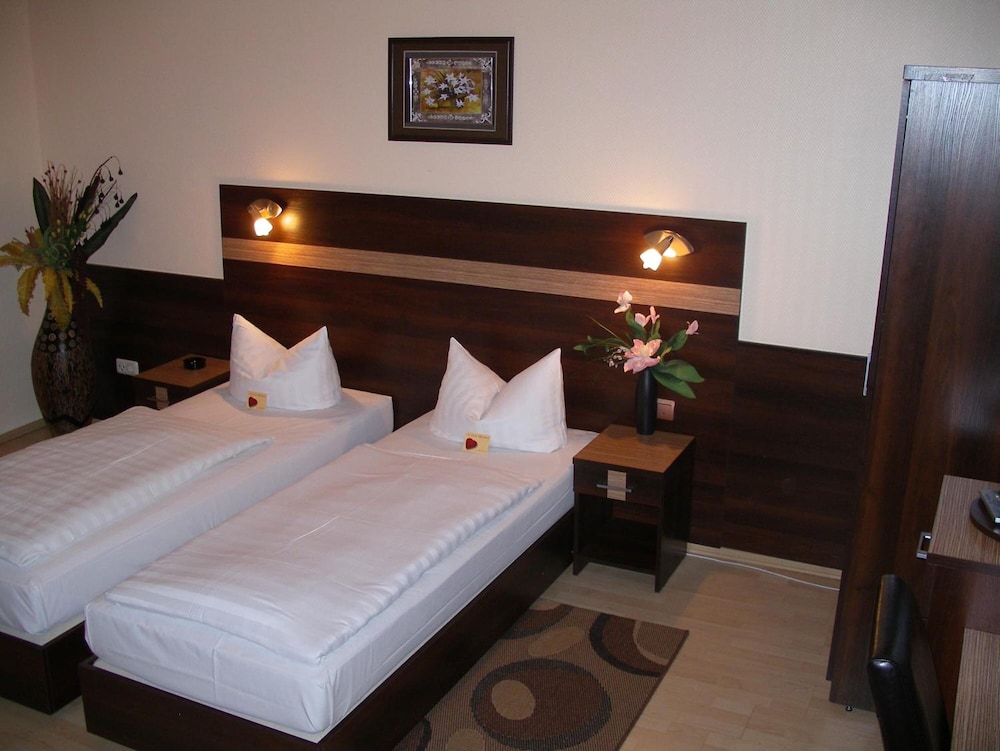 Hotel Elbe 10/24
