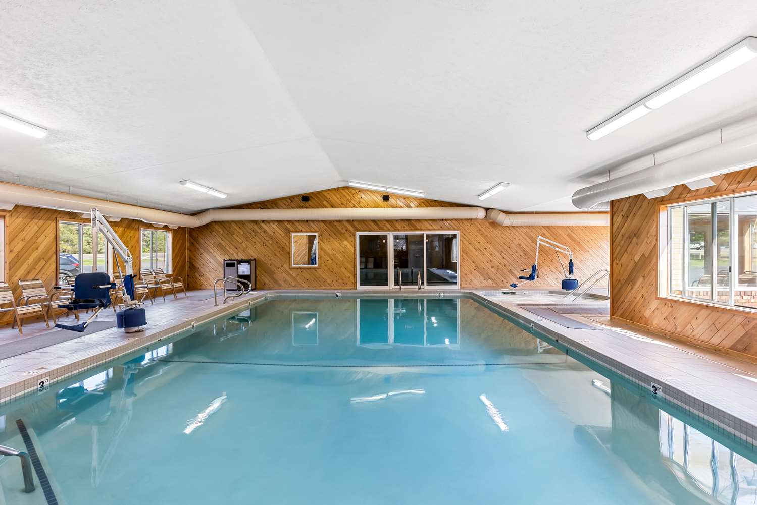 Best Western Of Harbor Springs 21/35