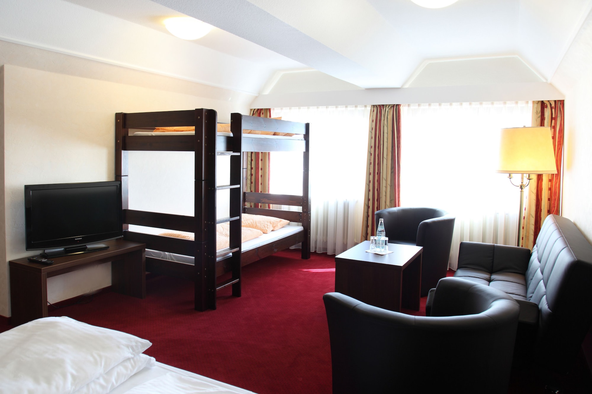 Family, Triple, 1 Double and 1 Single Bed, Lobinger Hotel Weisses Ross 9/10