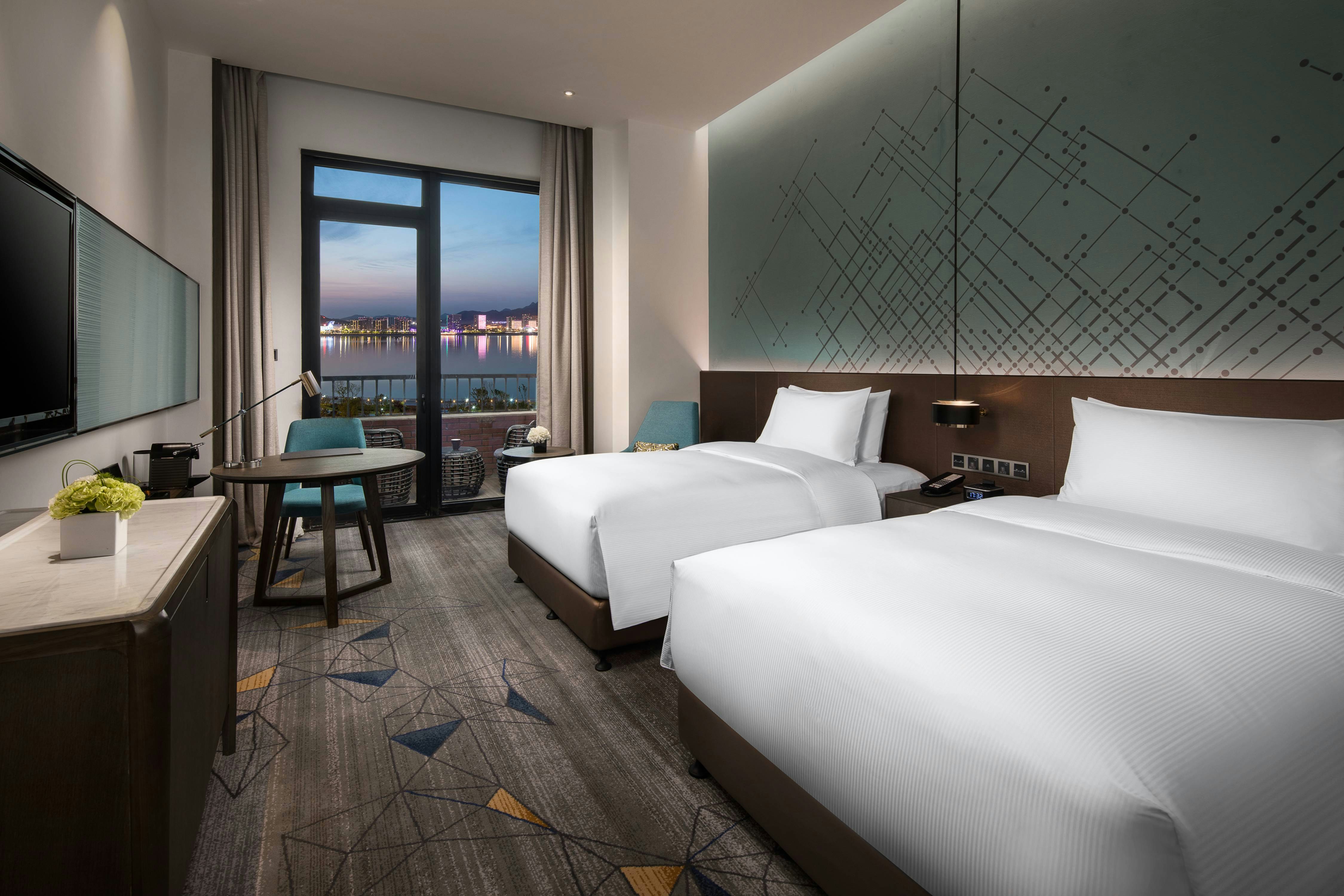 EXECUTIVE, TWIN BEDS, SEA VIEW, BALCONY