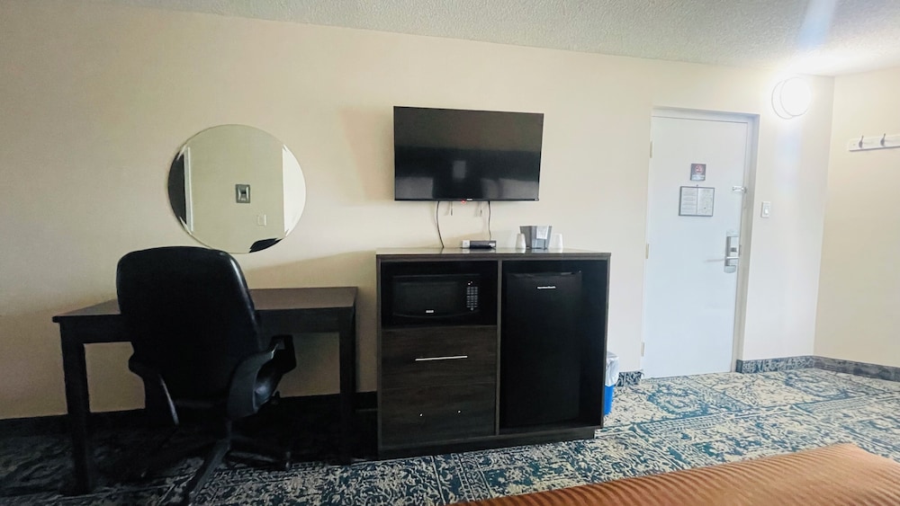 The Universal Inn And Suites 54/67
