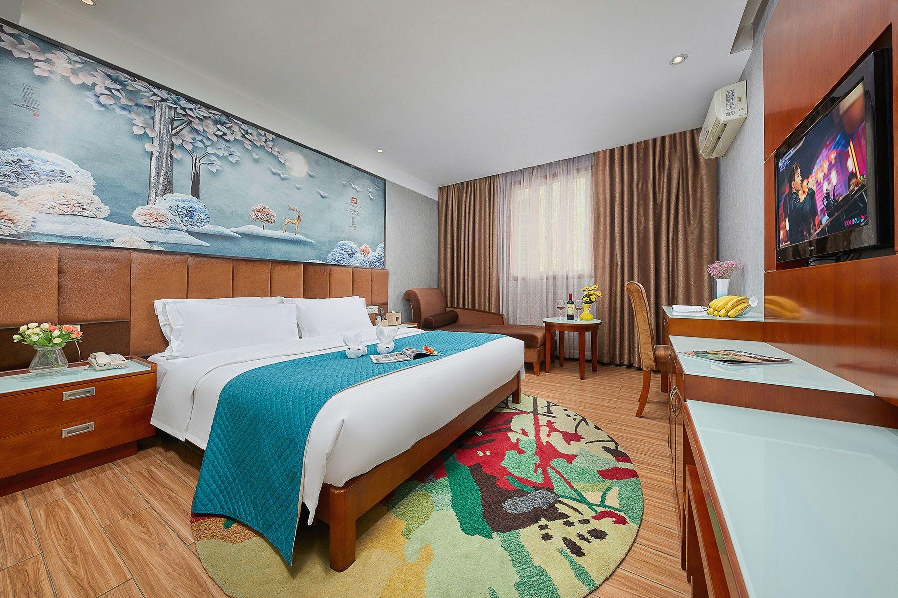Double Bed, City View