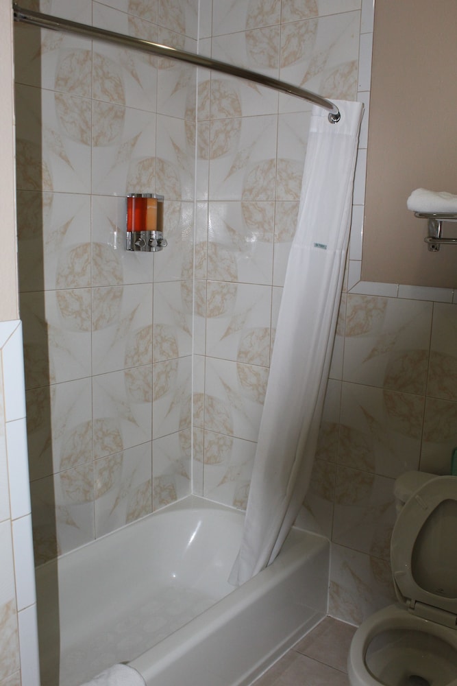 Sapphire Inn Suites 16/58