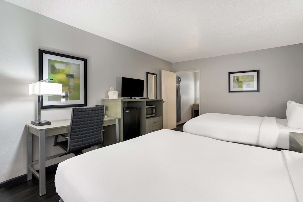 Standard, 2 Queen Beds