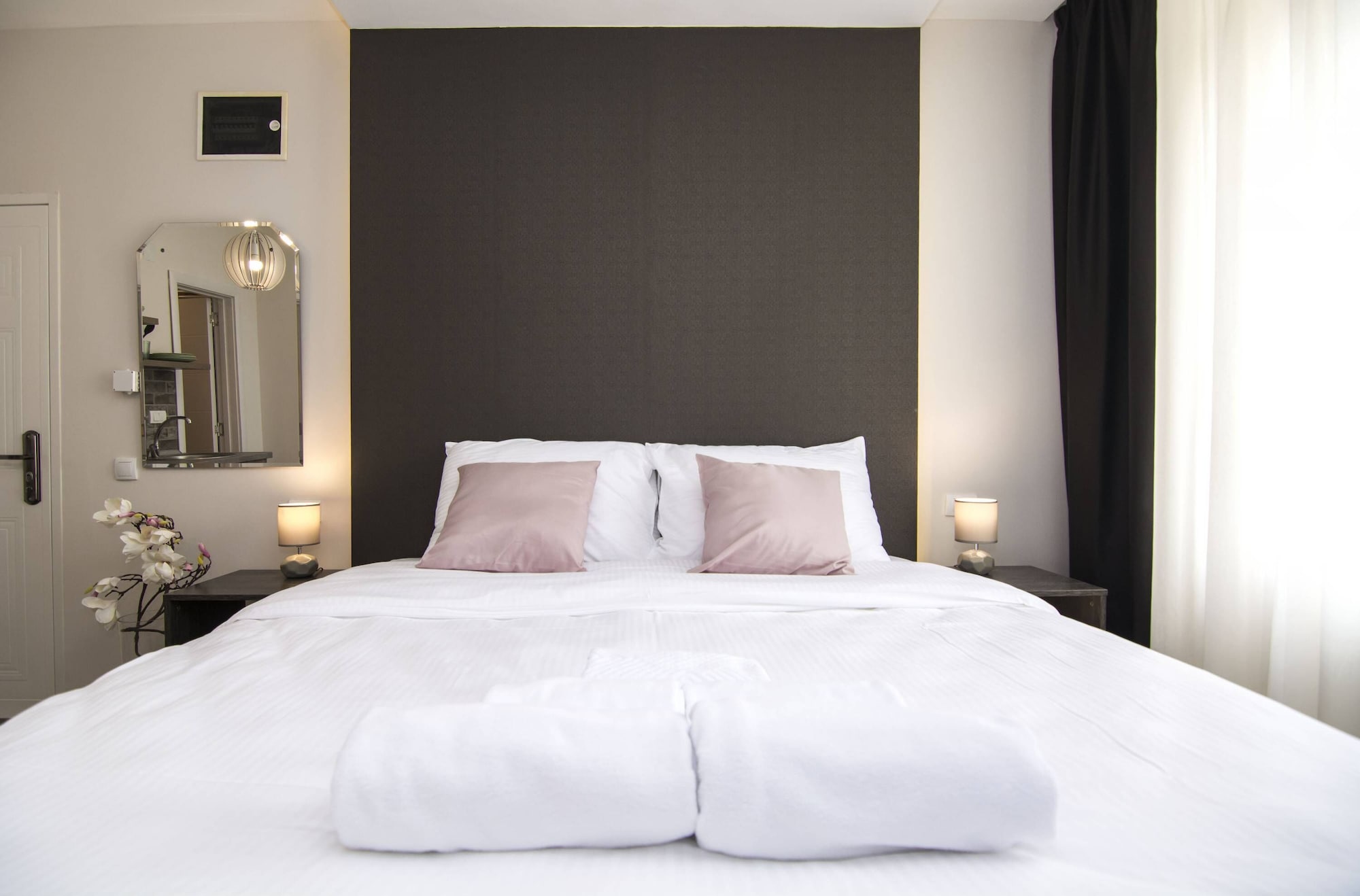 COMFORT, STUDIO, SUITE, KING BED