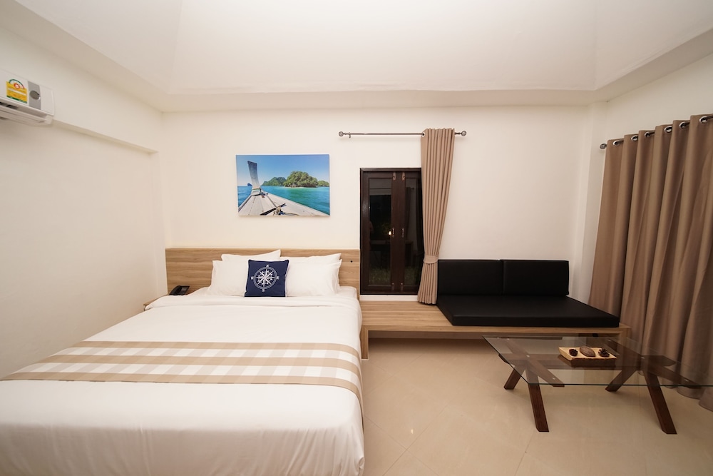 DELUXE, KING BED, BALCONY