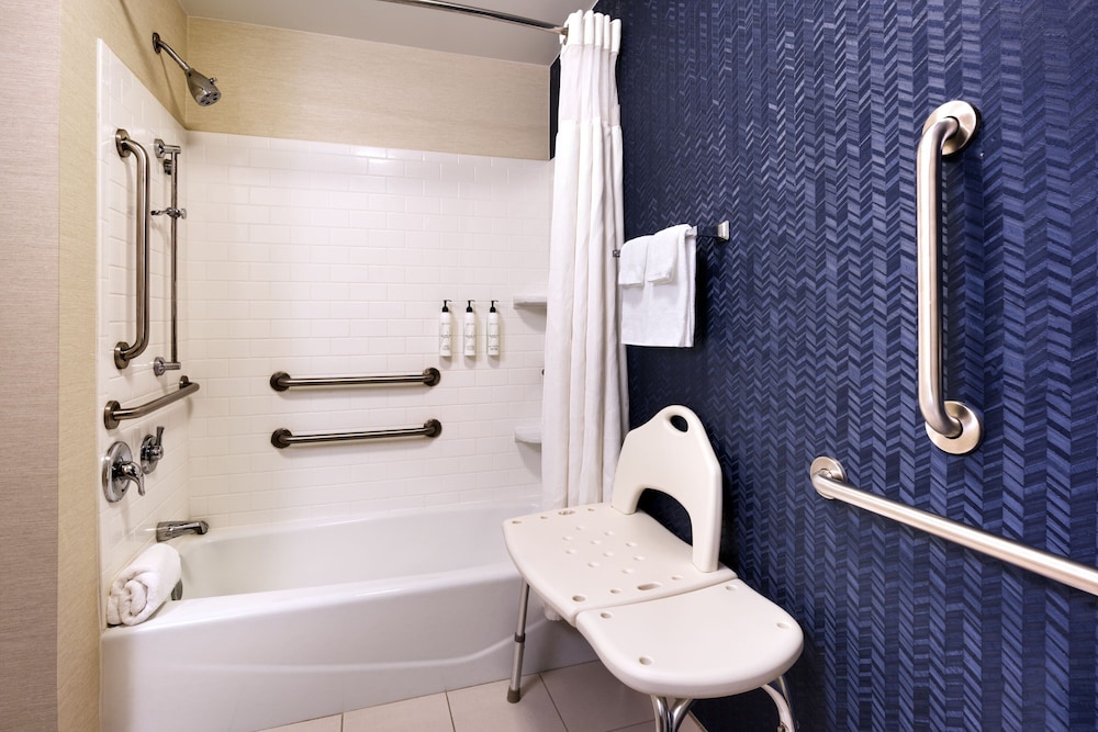 Fairfield Inn Suites Tallahassee Central 34/35