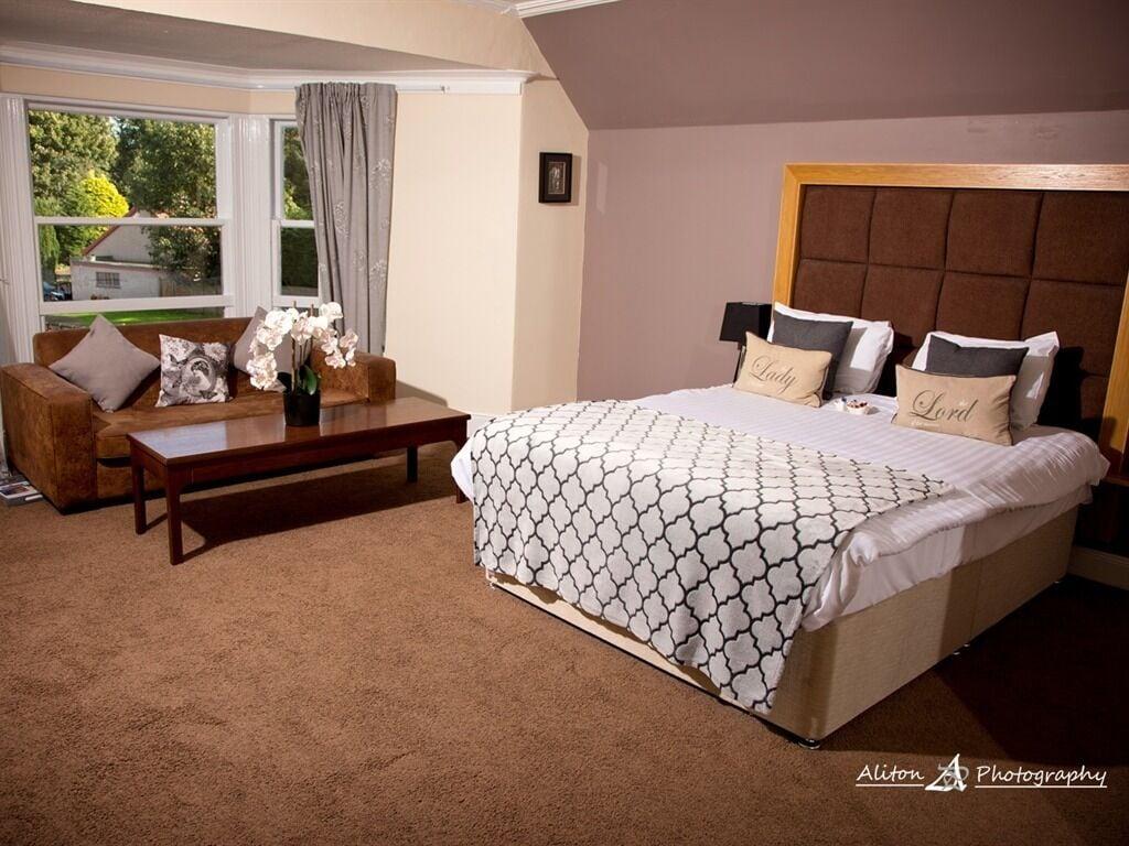 Drummonds Hotel 5/25