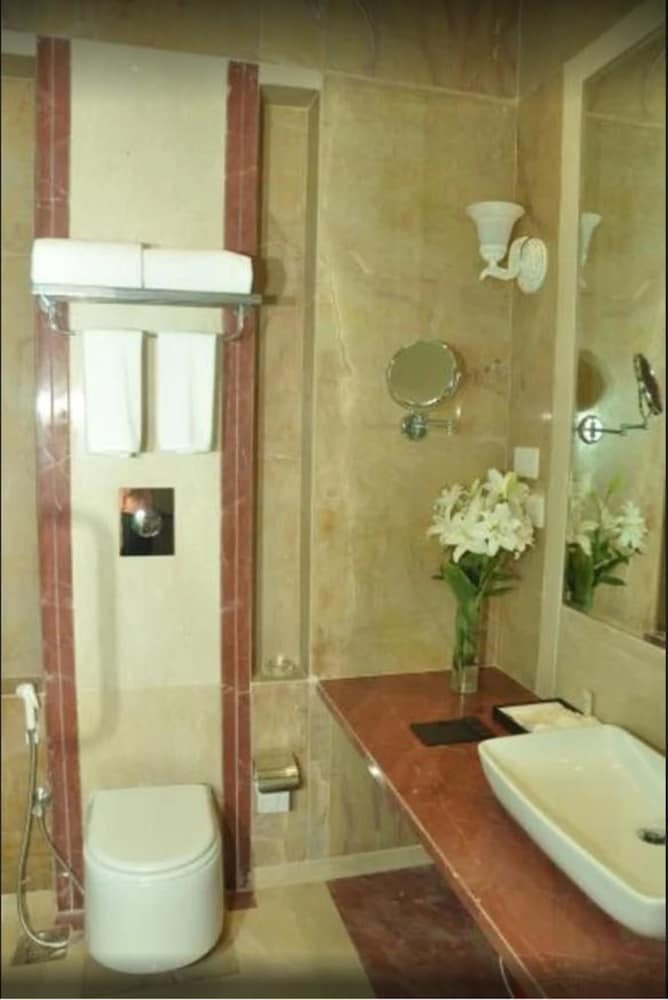 Royal Tulip Navi Mumbai 60/60