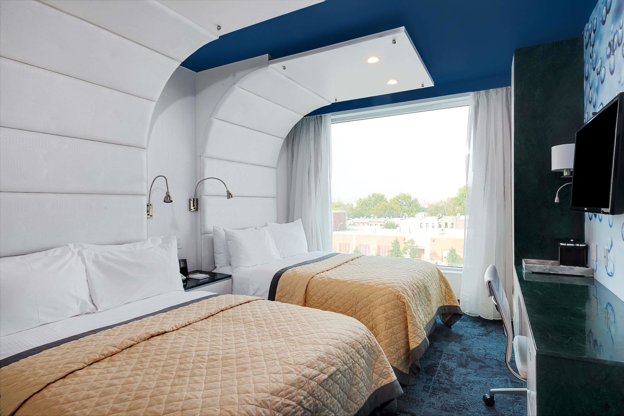 EXECUTIVE, 2 DOUBLE BEDS