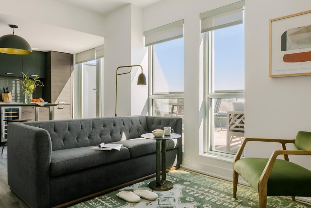 Nester Finn West Queen West 37/50