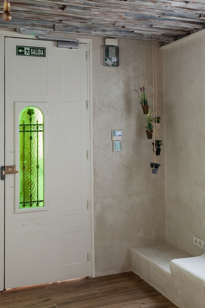 Hostal Charlotte 65/66