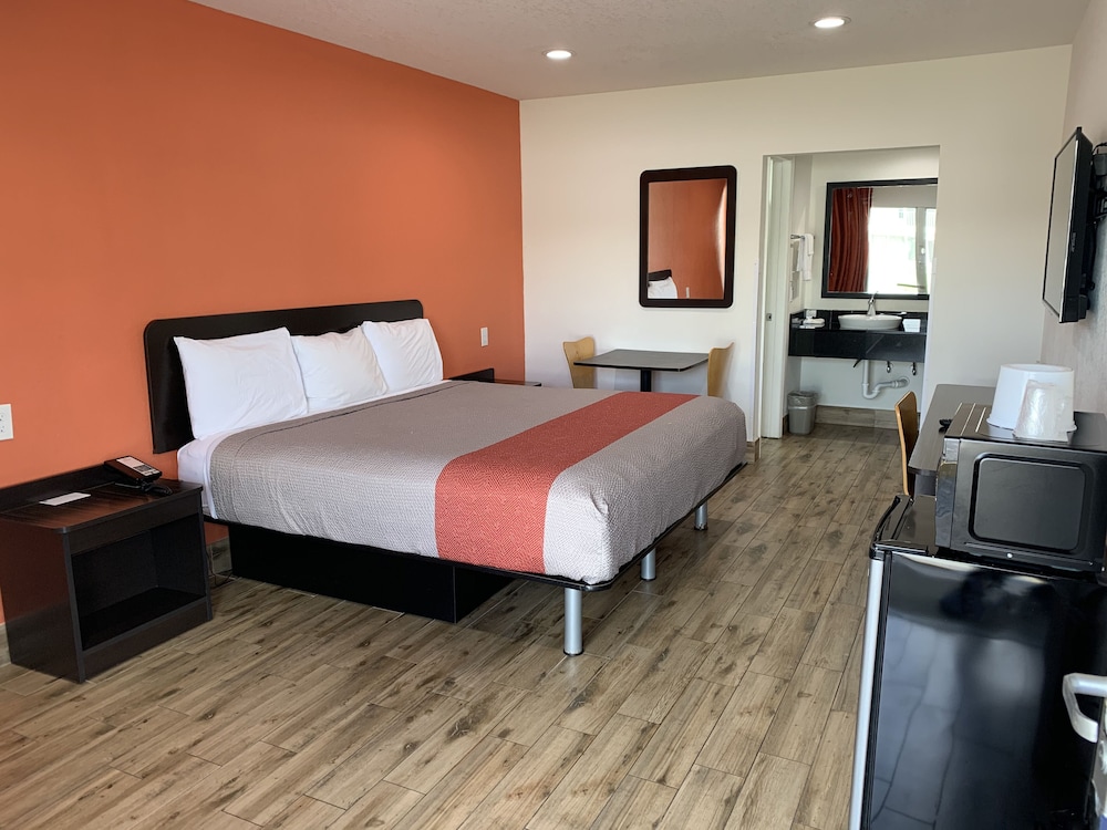 Motel6 Englewood, FL 34/64