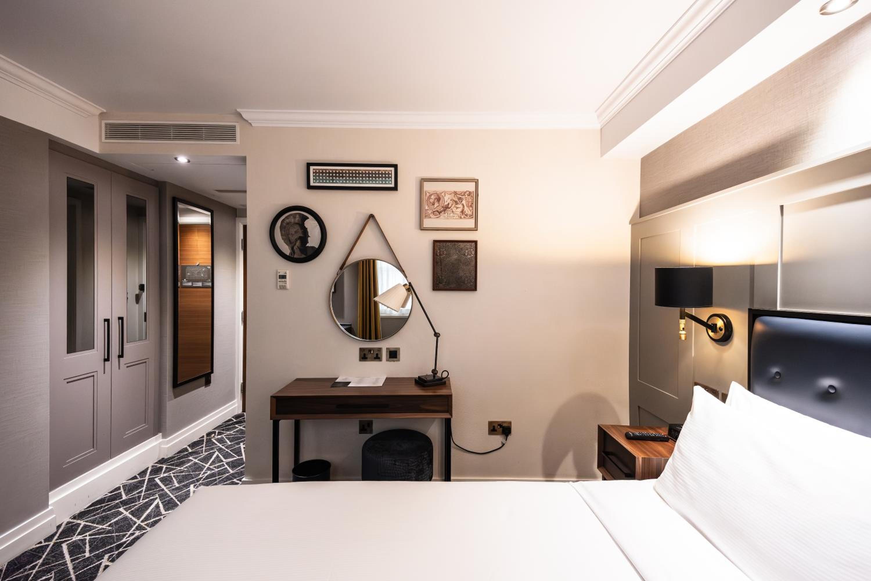 Cozy, Atrium, Double Bed