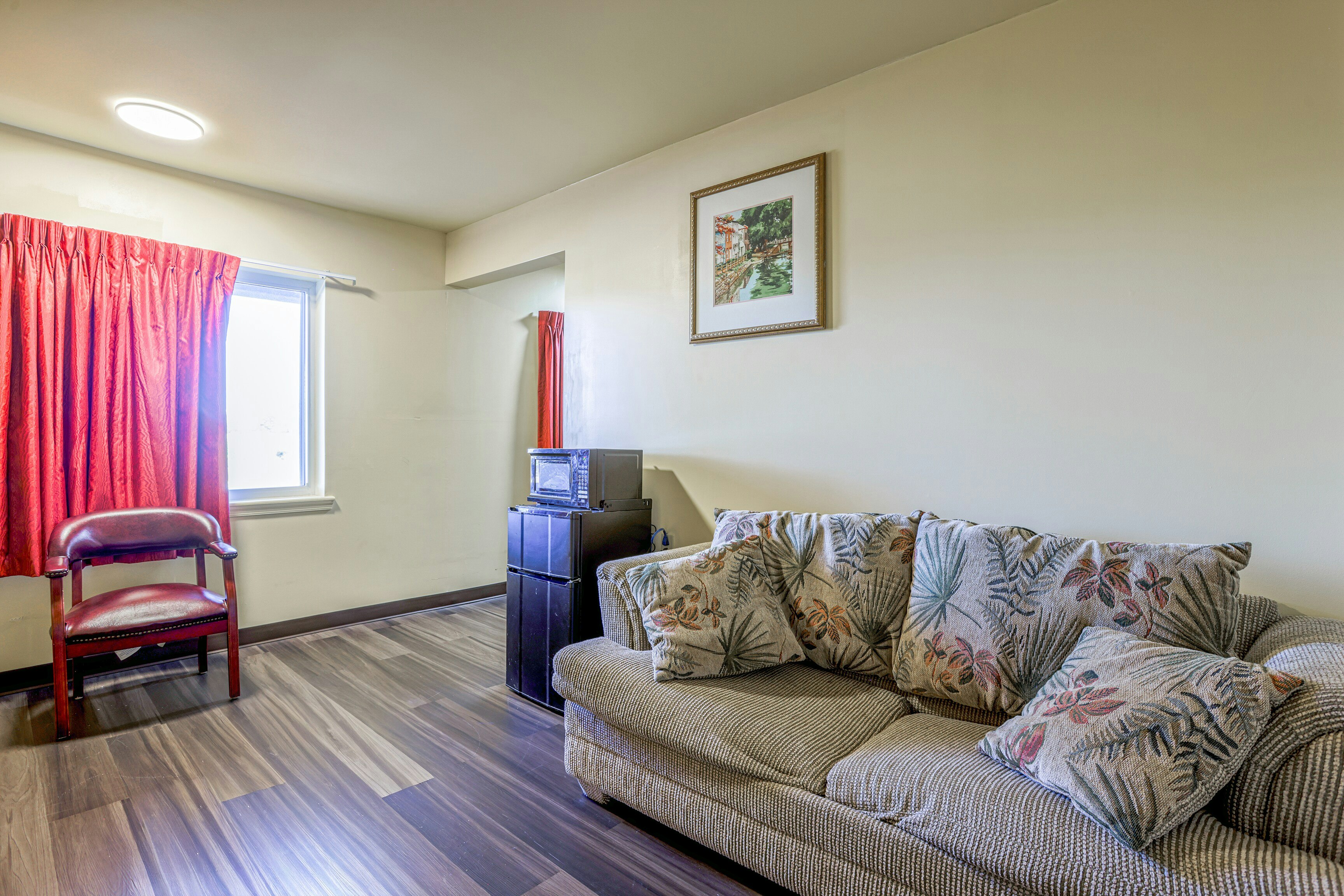 Whispering Pines by Hotel O Whitestone VA 25/50