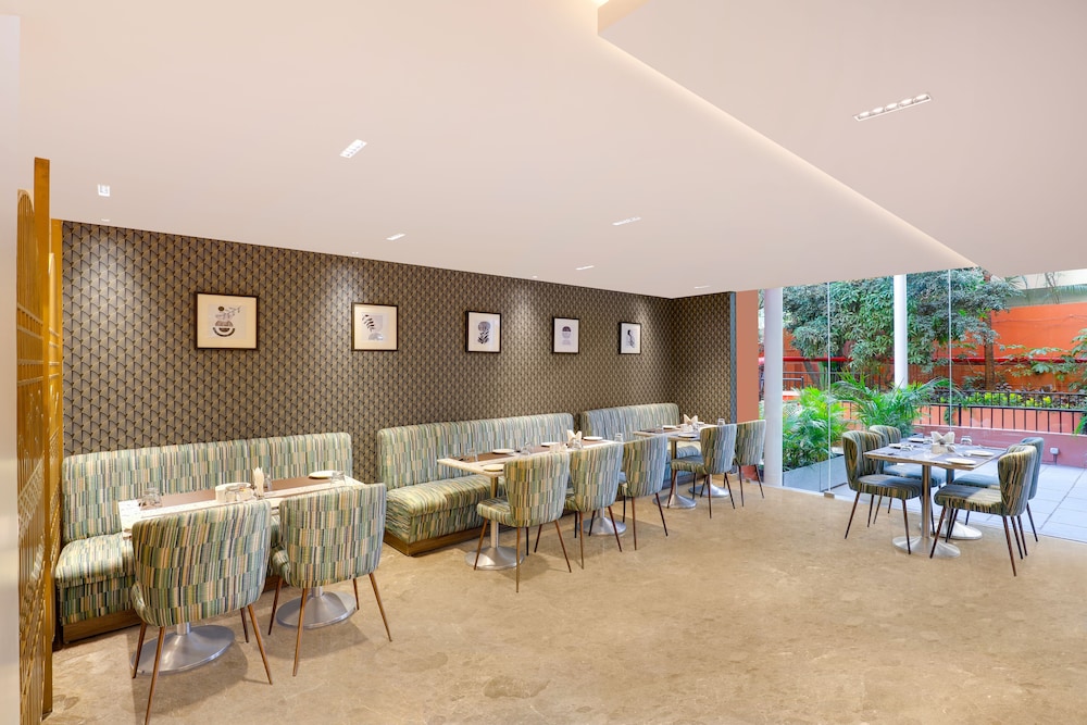 Royal Orchid Suites 43/58