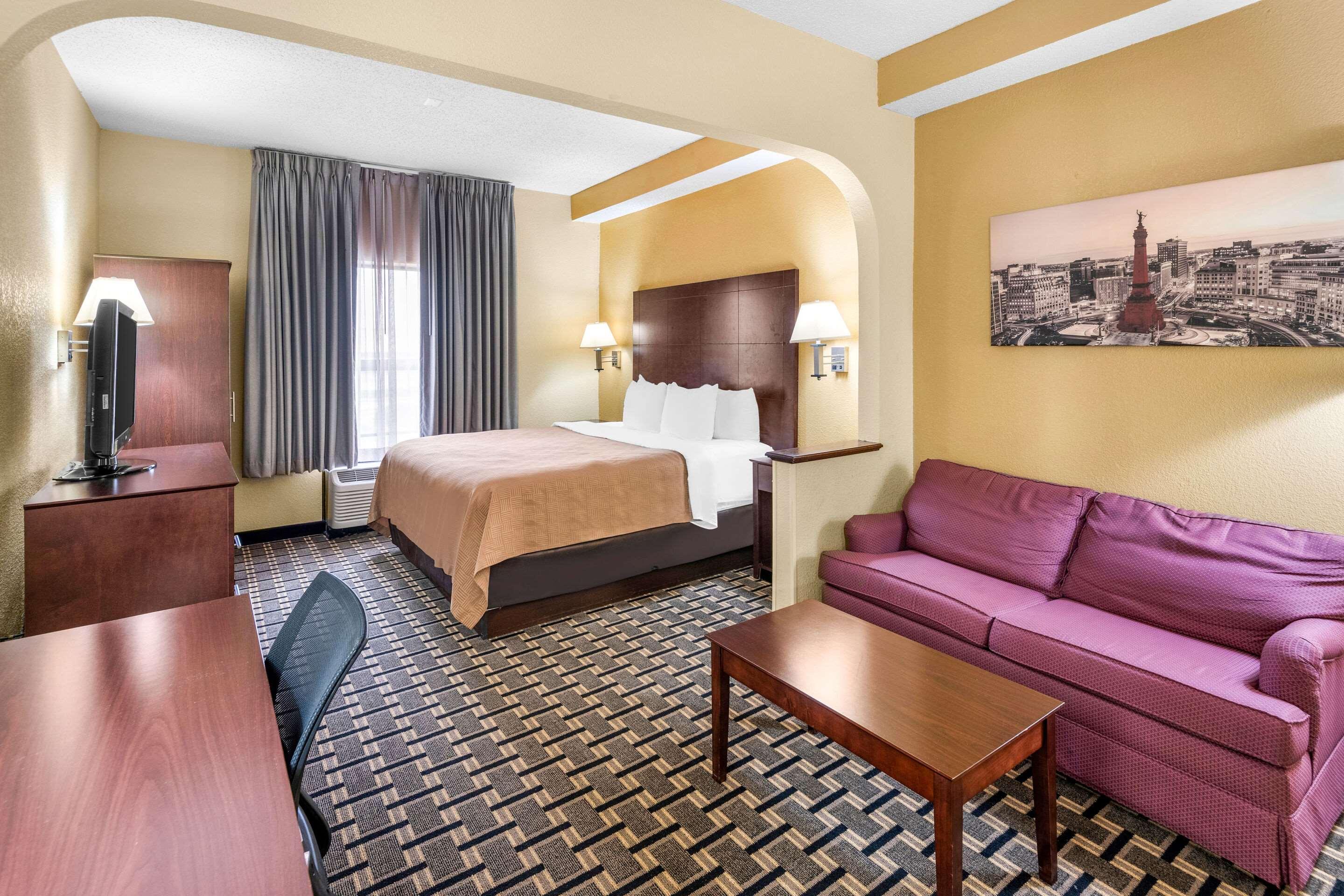 UPGRADE, KING BED, ACCESSIBLE